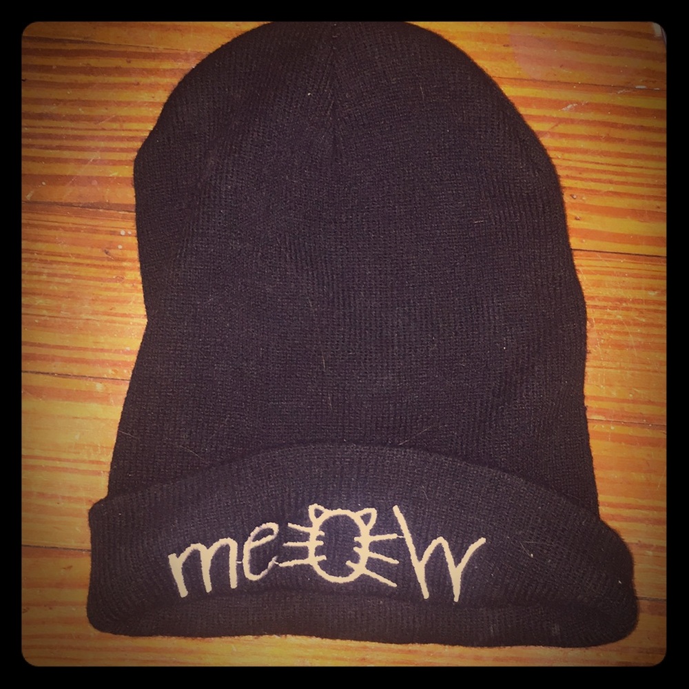 This is a women’s beanie.